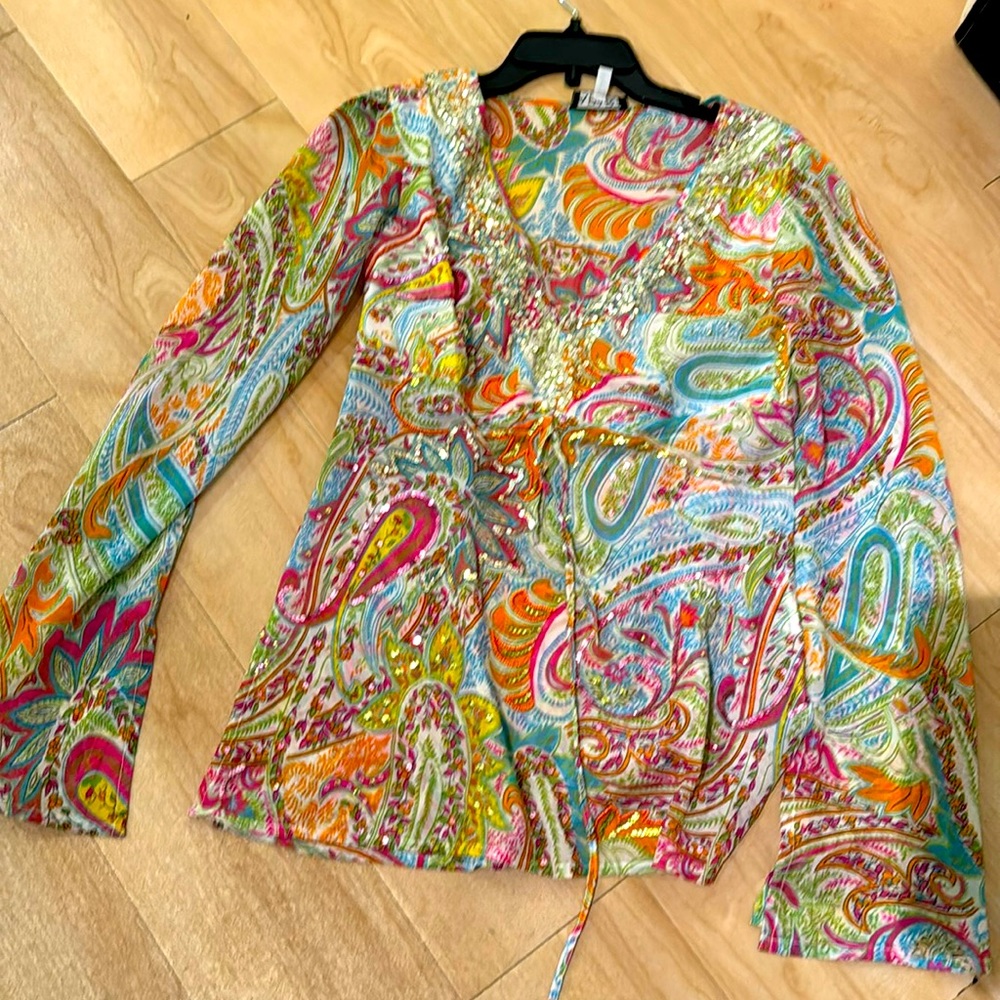 Blouse with sequin